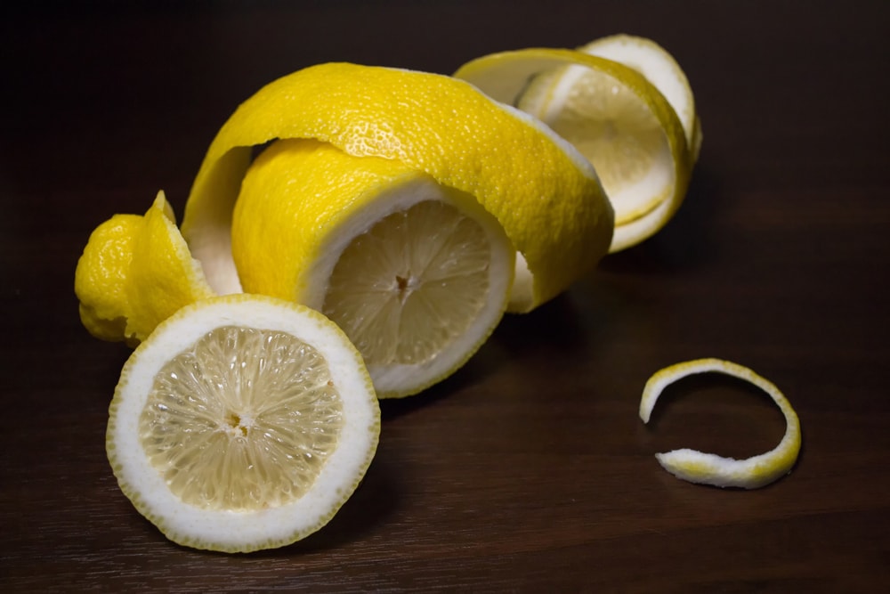 Almanlar limon kabuklarını asla çöpe atmıyor: İşte nedeni