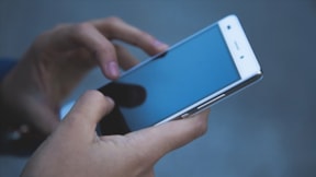 Cep telefonu elinizden düşmüyorsa dikkat!
