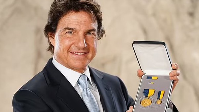 Sadece iki ünlüye verilmişti... ABD Deniz Kuvvetleri'nden Tom Cruise'a ödül