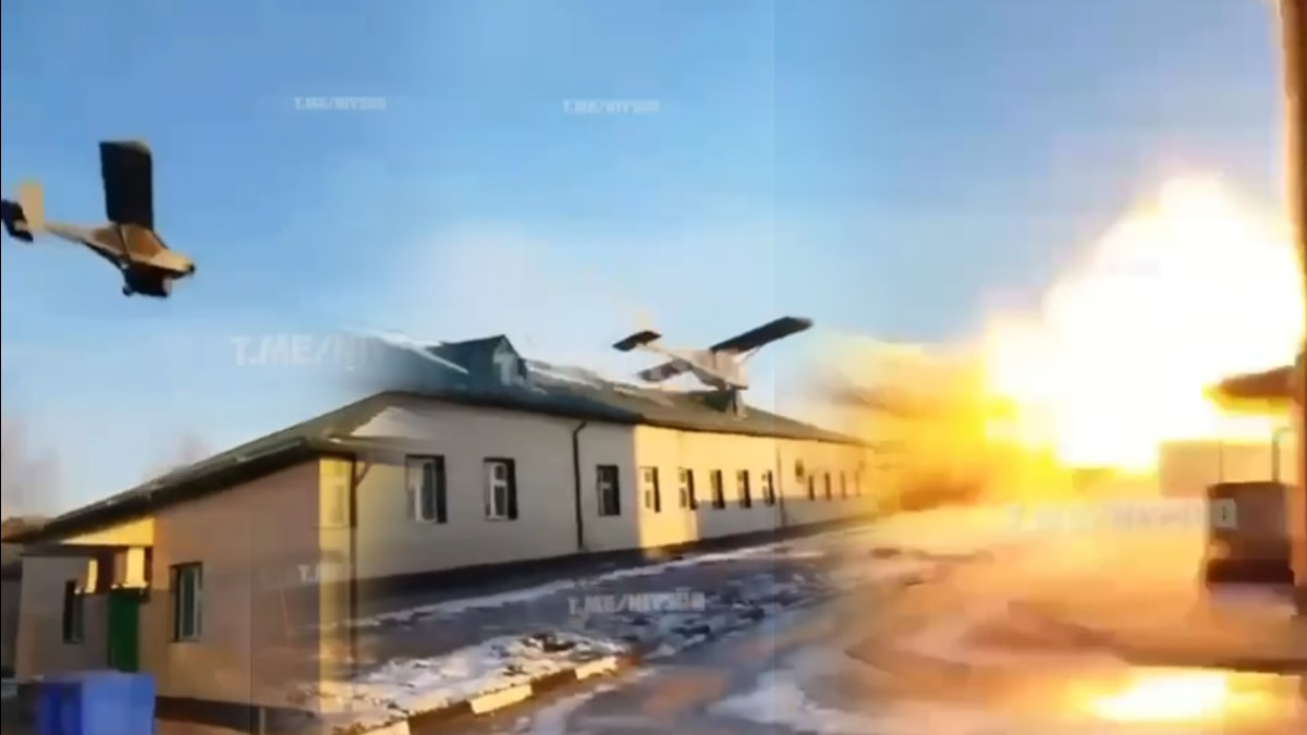 Binaya dalışı saniye saniye görüntülendi: Gören uçak sandı
