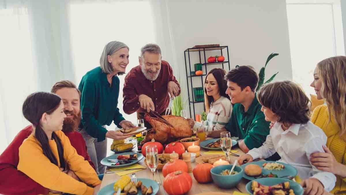 Bir şeyi kutlamak istediğimizde birlikte yemek yeme geleneği nereden geliyor? Oxford Üniversitesi yanıt buldu!