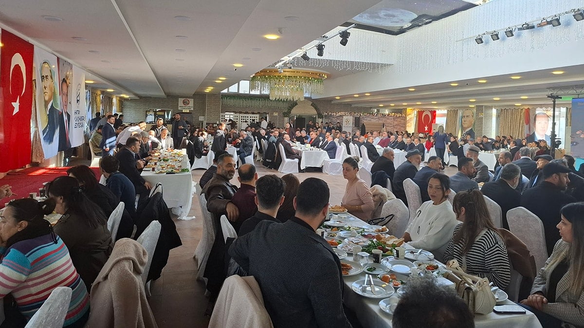 AKP'liler Hatay'da Alevi kanaat önderleriyle bir araya geldi