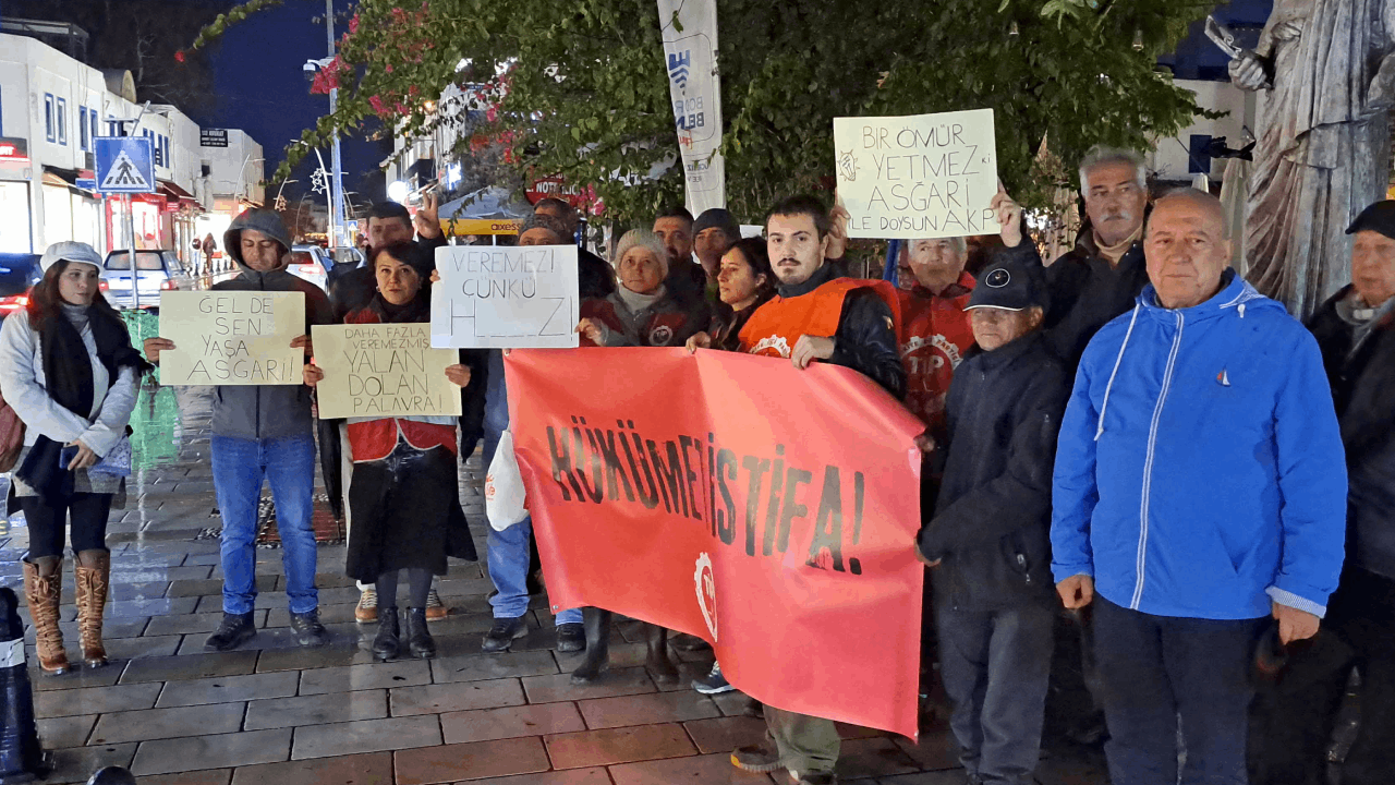 Vatandaş sokakta: “Gel de Sen Yaşa Asgari” eylemi