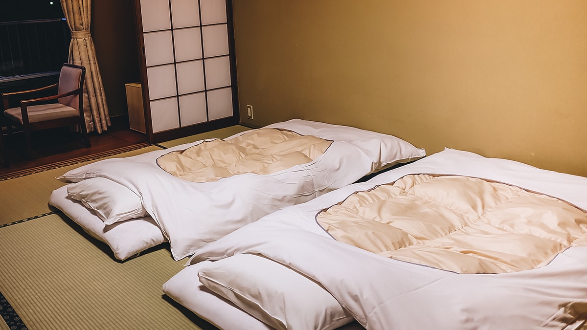 Japonlar asırlardır böyle uyuyor: Yer yatağında uyumak bakın ne işe yarıyormuş