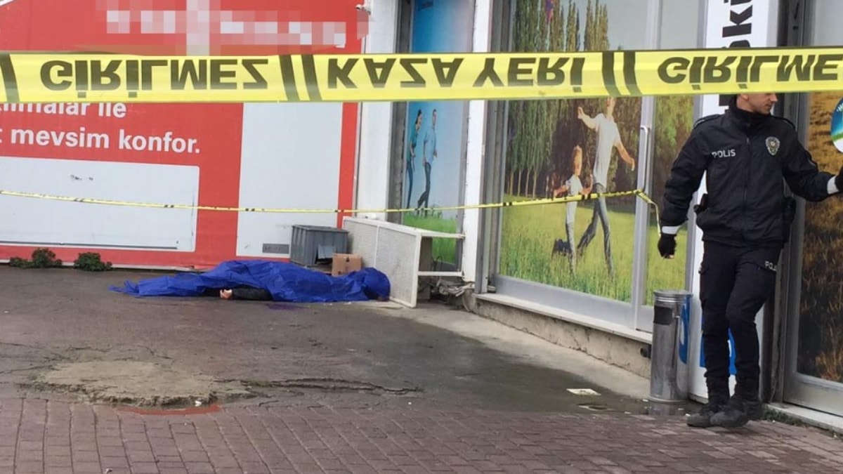 Kocaeli'de şüpheli ölüm: Evinin önünde cesedi bulundu