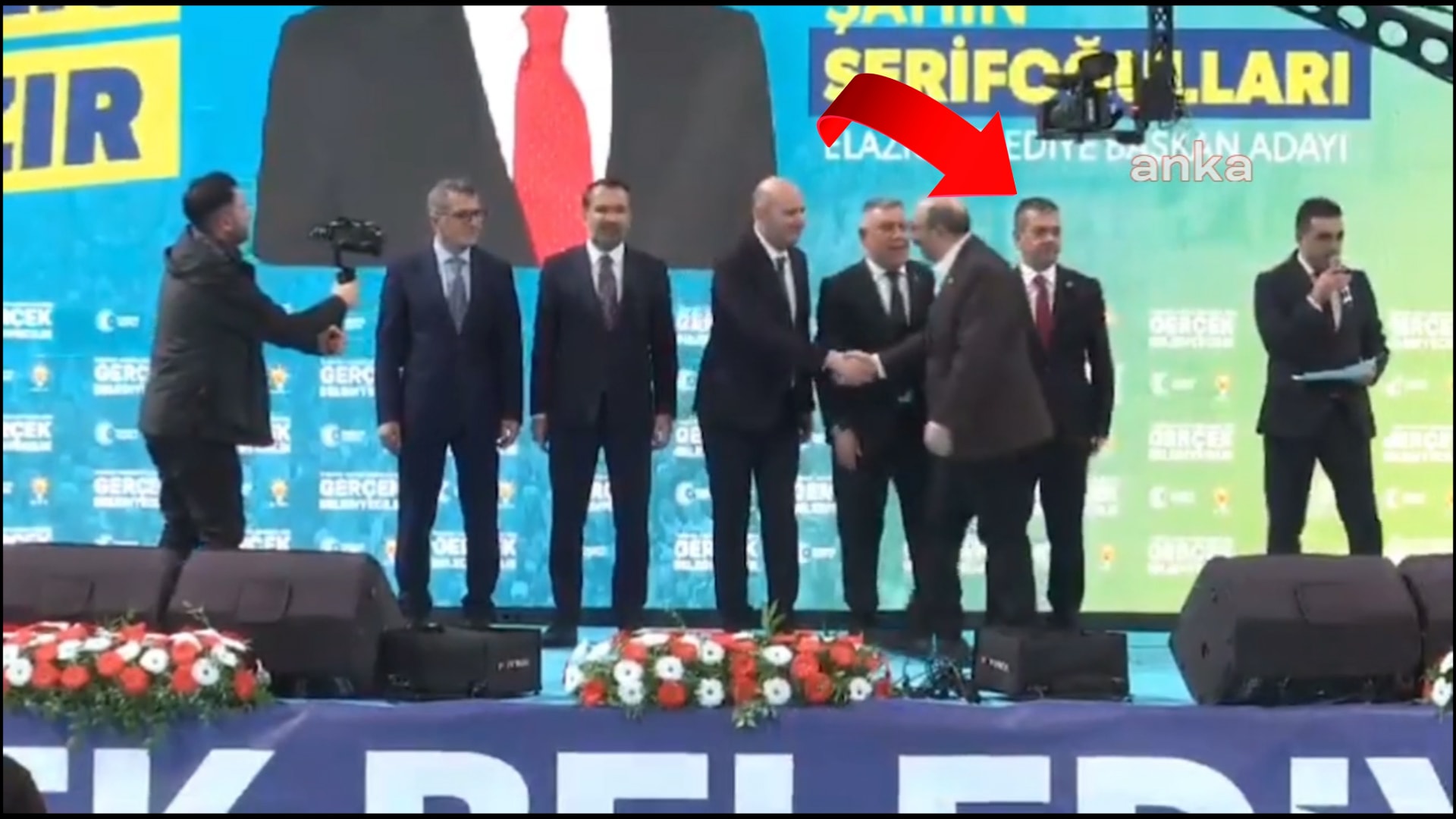 AKP'li milletvekili AKP'li belediye başkanının elini sıkmadı
