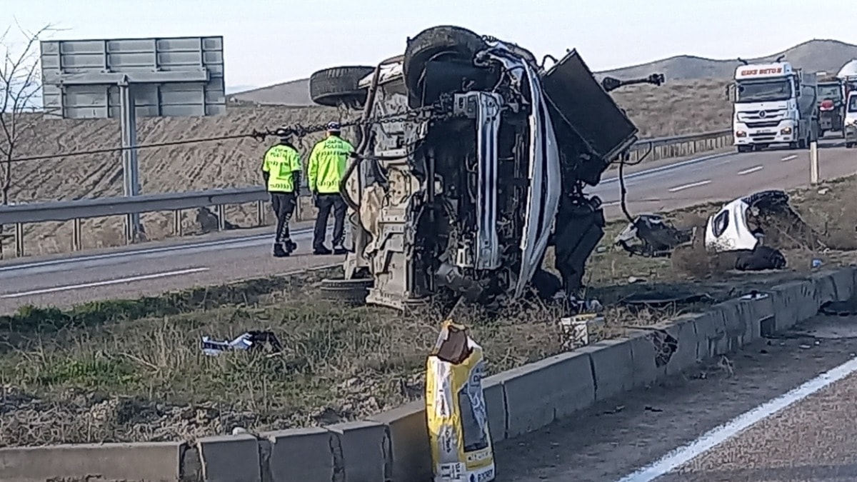 İzinli asker feci kazada ağır yaralı