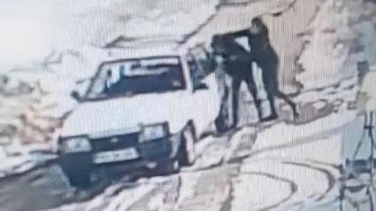 Husumetlisine çarpıp işkence yaptı, cesedini ateşe verdi