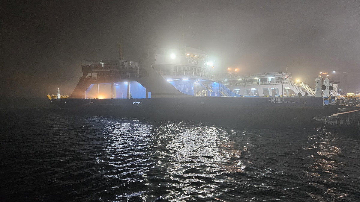 Çanakkale Boğazı'nda gemi geçişlerine sis engeli