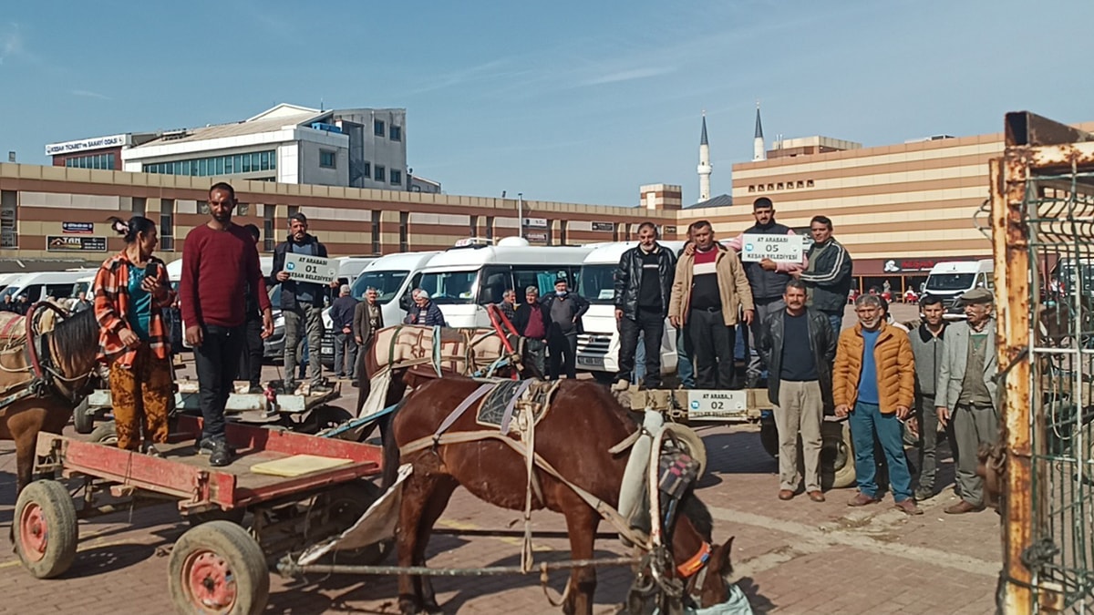 Kurum'un sözü tutulmadı: Belediyede atlı eylem 