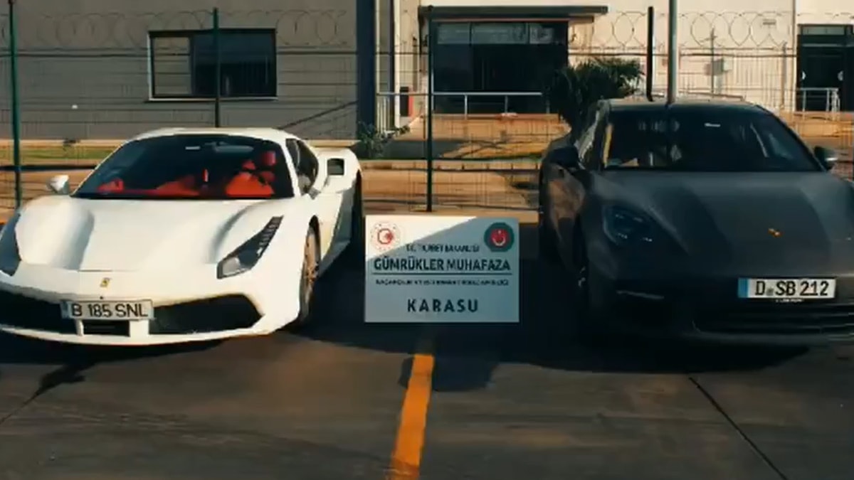 Gümrükte lüks araç operasyonu