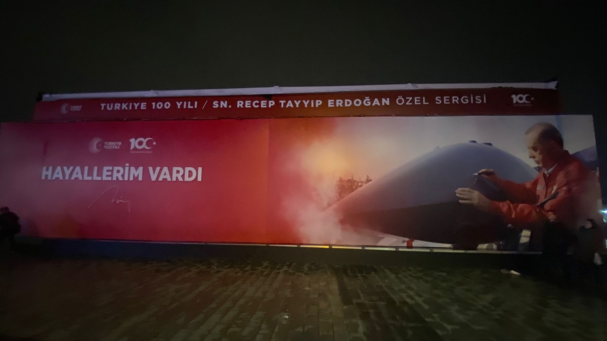 İmamoğlu çifti 'Erdoğan Sergisi'ni gezdi