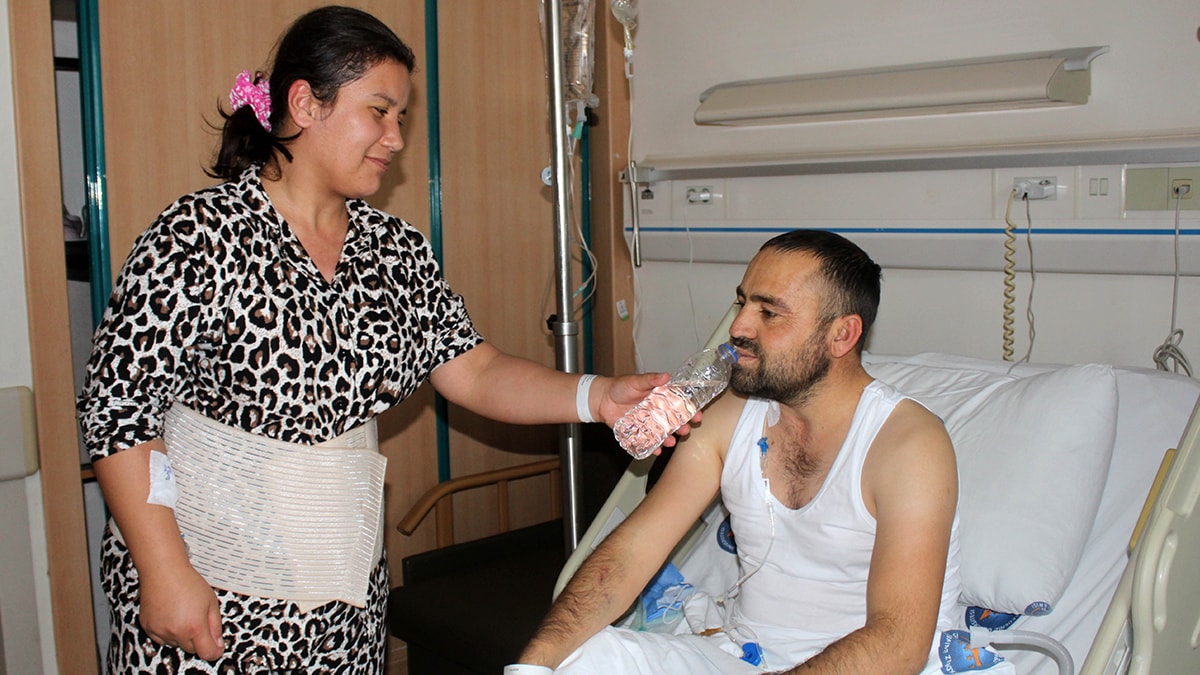 Önce babası, sonra eşi böbreğini verdi