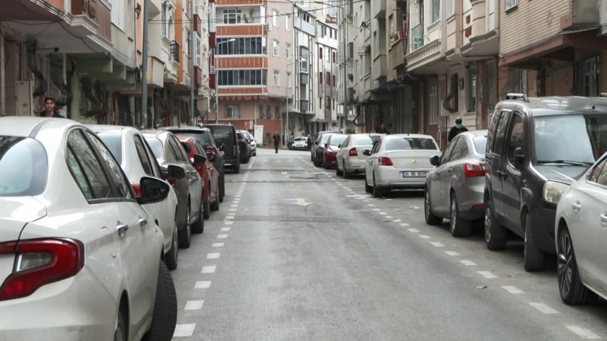 İstanbul 'da 17 yaşındaki kız sokak ortasında bıçakladı