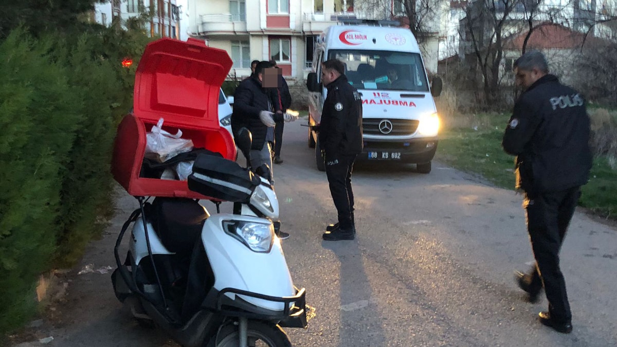 'Dur' ihtarına uymayan kurye kaza yaptı, sepetinden uyuşturucu çıktı
