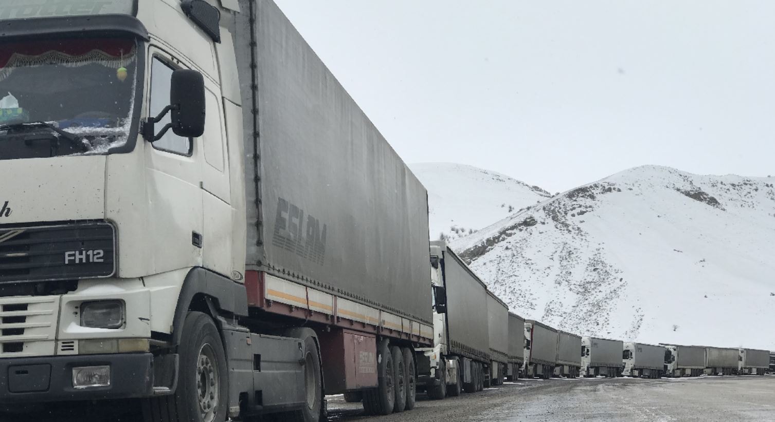 Türkiye- İran sınırında 15 kilometrelik TIR kuyruğu