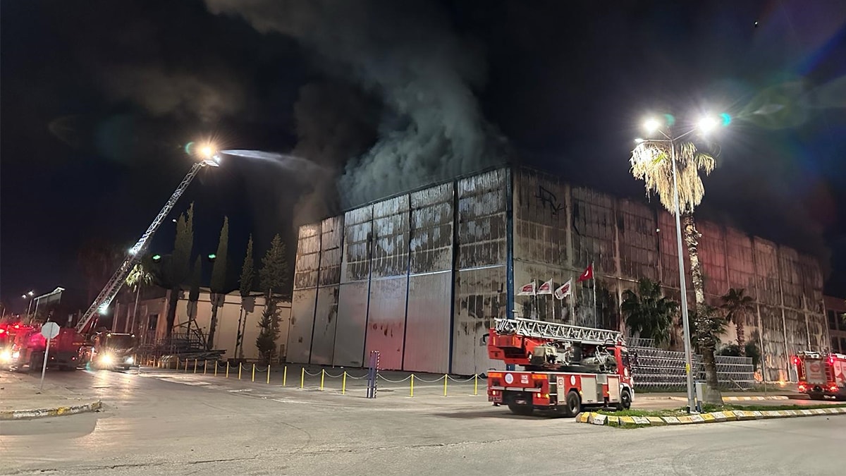 Antalya’da tersane yangını