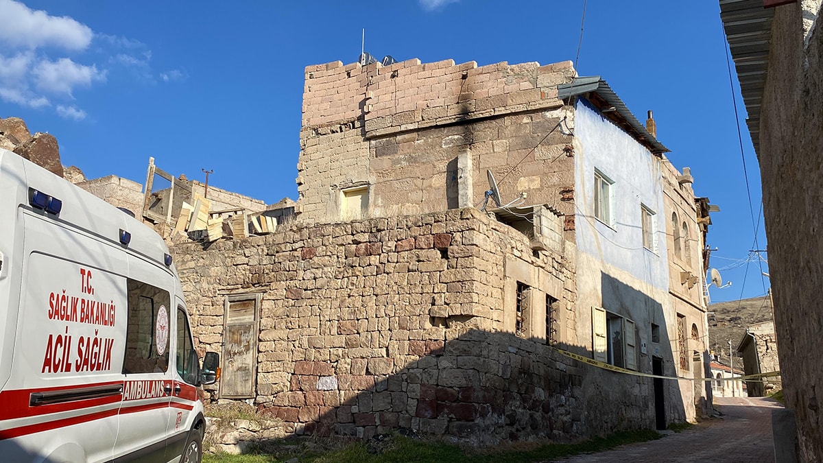 Yangın çıkan evde ölü bulundu