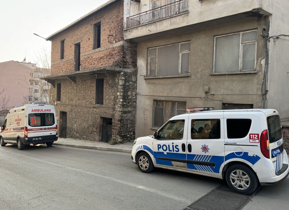 Metruk binada cesedi bulundu