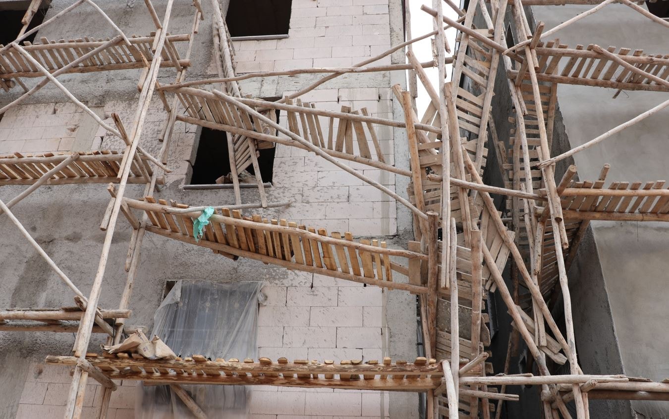 İnşaatta iskele çöktü! Ölü ve yaralı işçiler var...