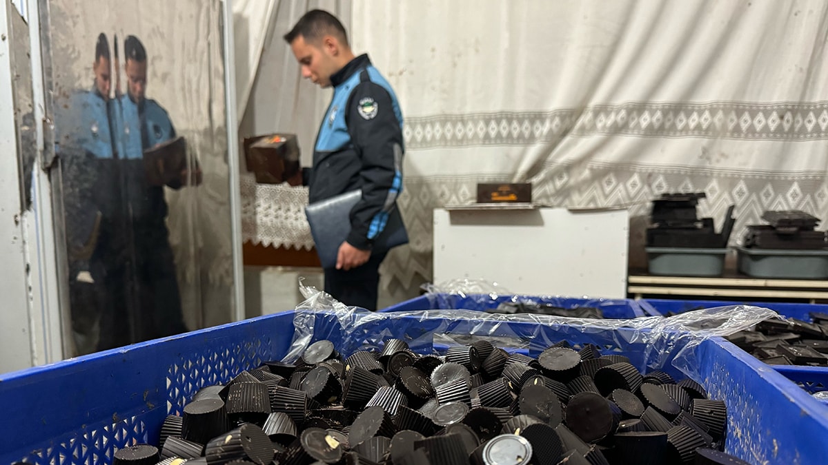 Bunlar hep skimpflasyon: Bursa'da kaçak çikolata baskını - Resim : 1