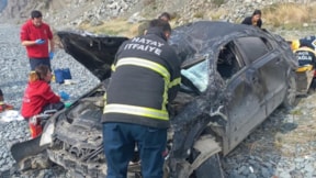 Feci kaza: Otomobil uçuruma yuvarlandı