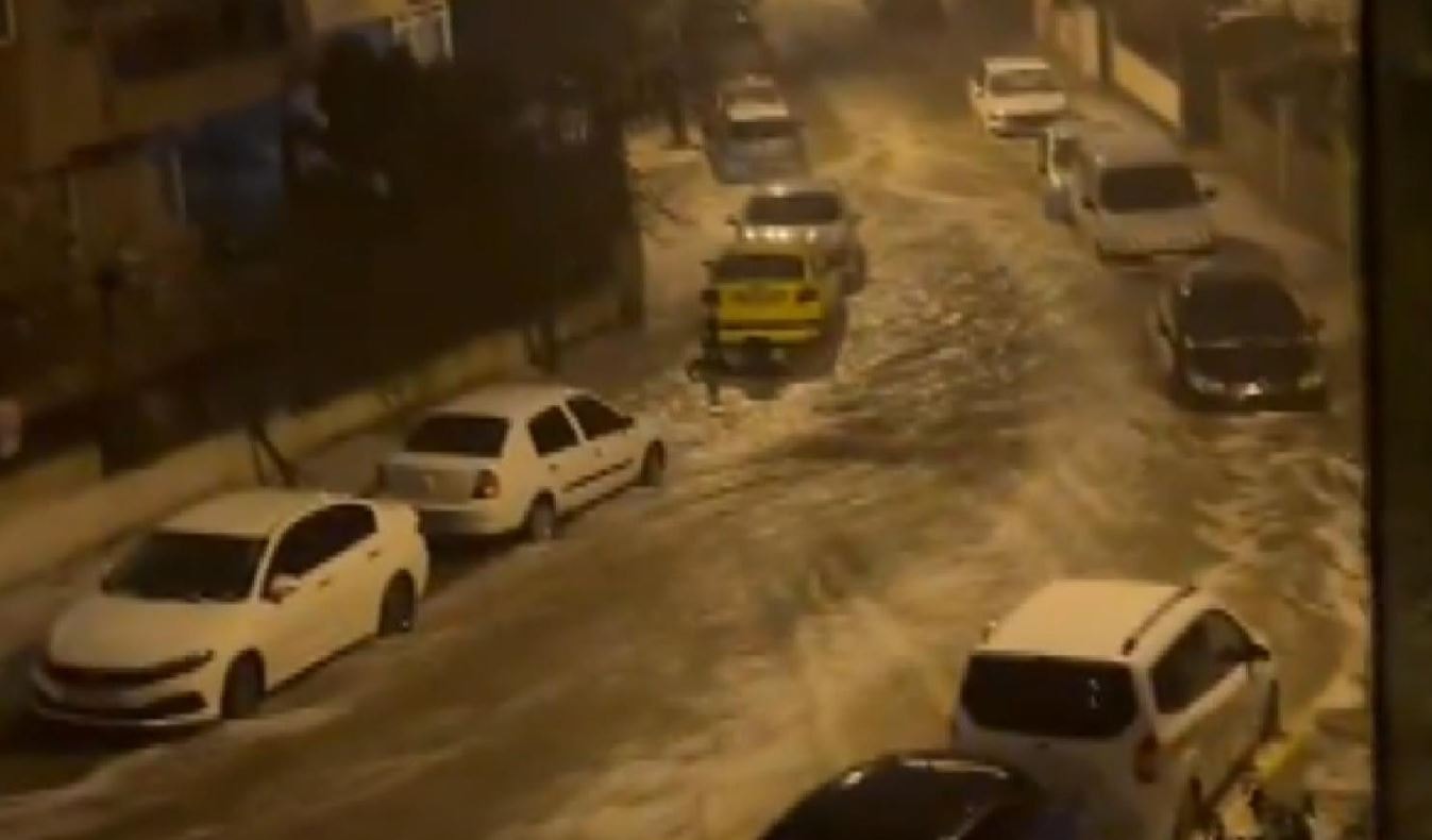 Antalya'nın 5 ilçesinde yağmur nedeniyle okullar tatil oldu