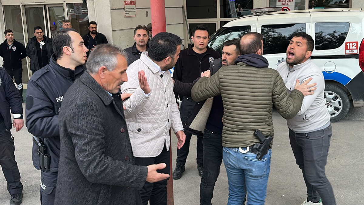 Şantiyedeki kavganın ardından hastanenin önü karıştı