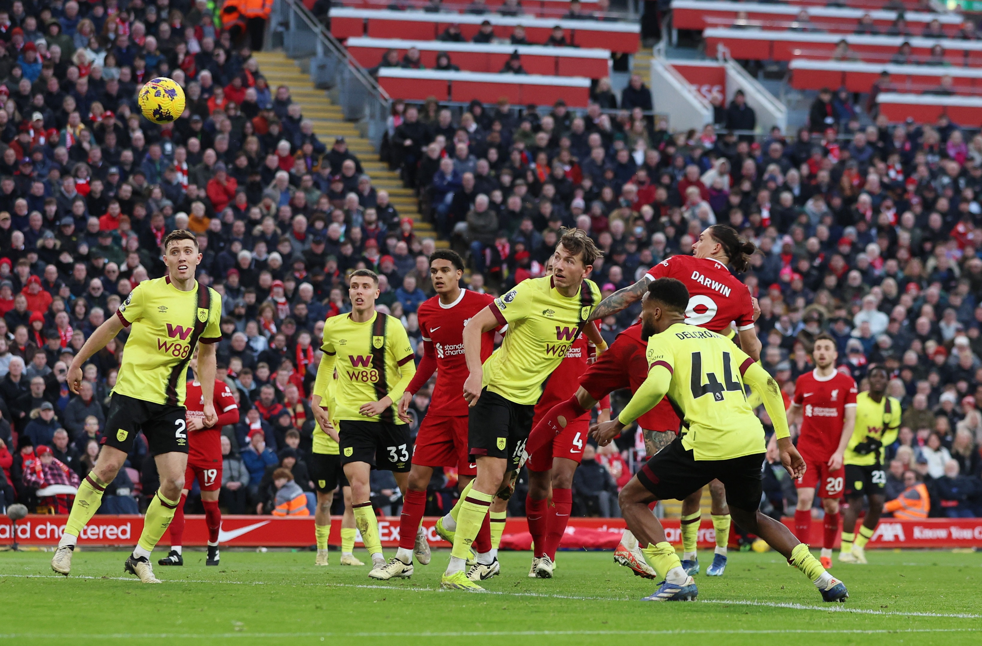 Liverpool Burnley'i ikinci yarıda geçti