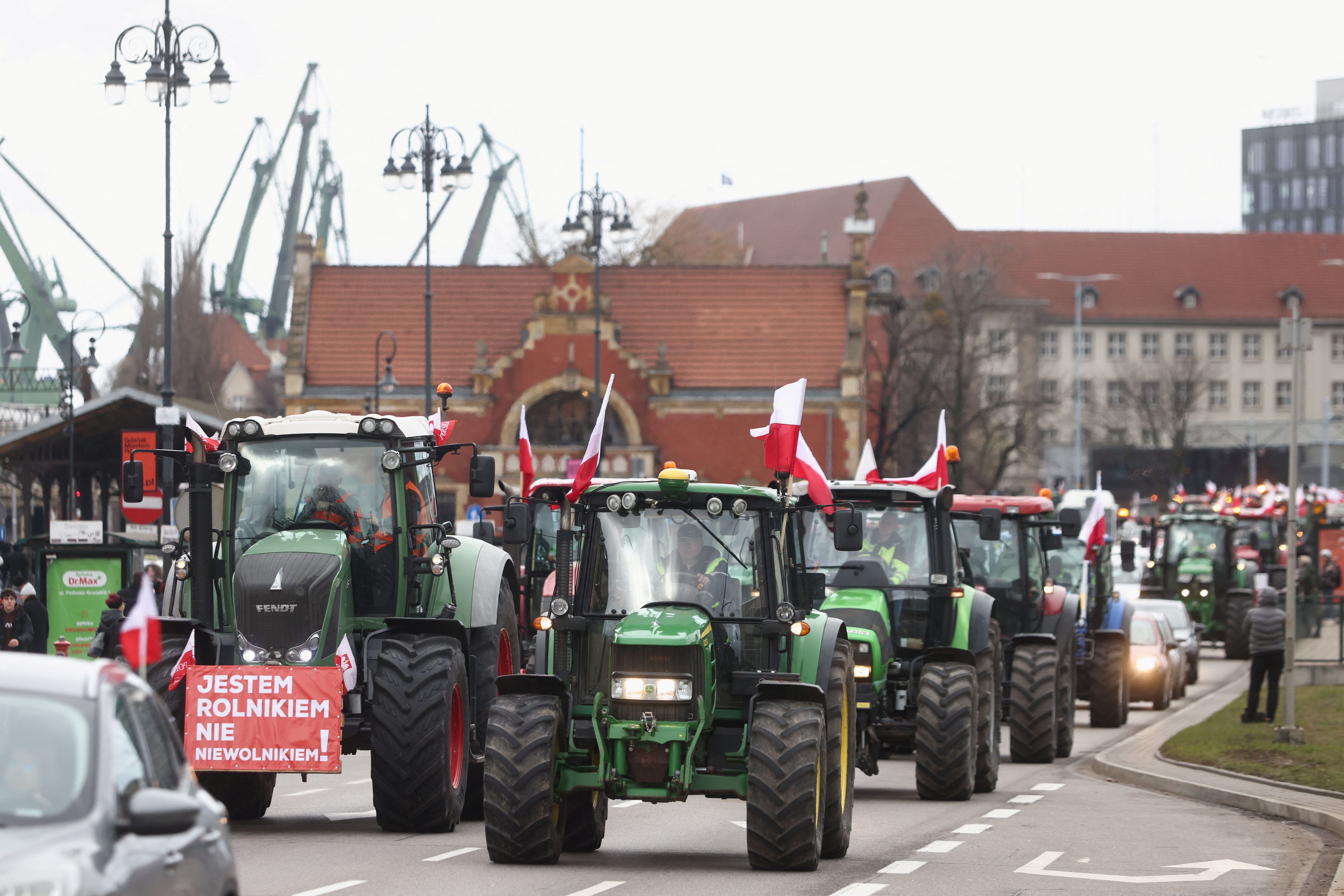 Polonyalı çiftçiler Ukrayna sınırına barikat kurdu!