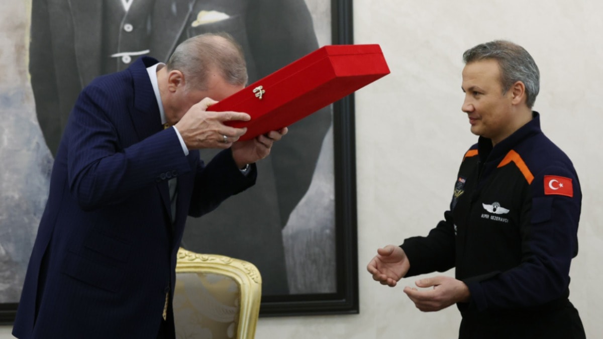 Erdoğan'a 'uzay' hatırası