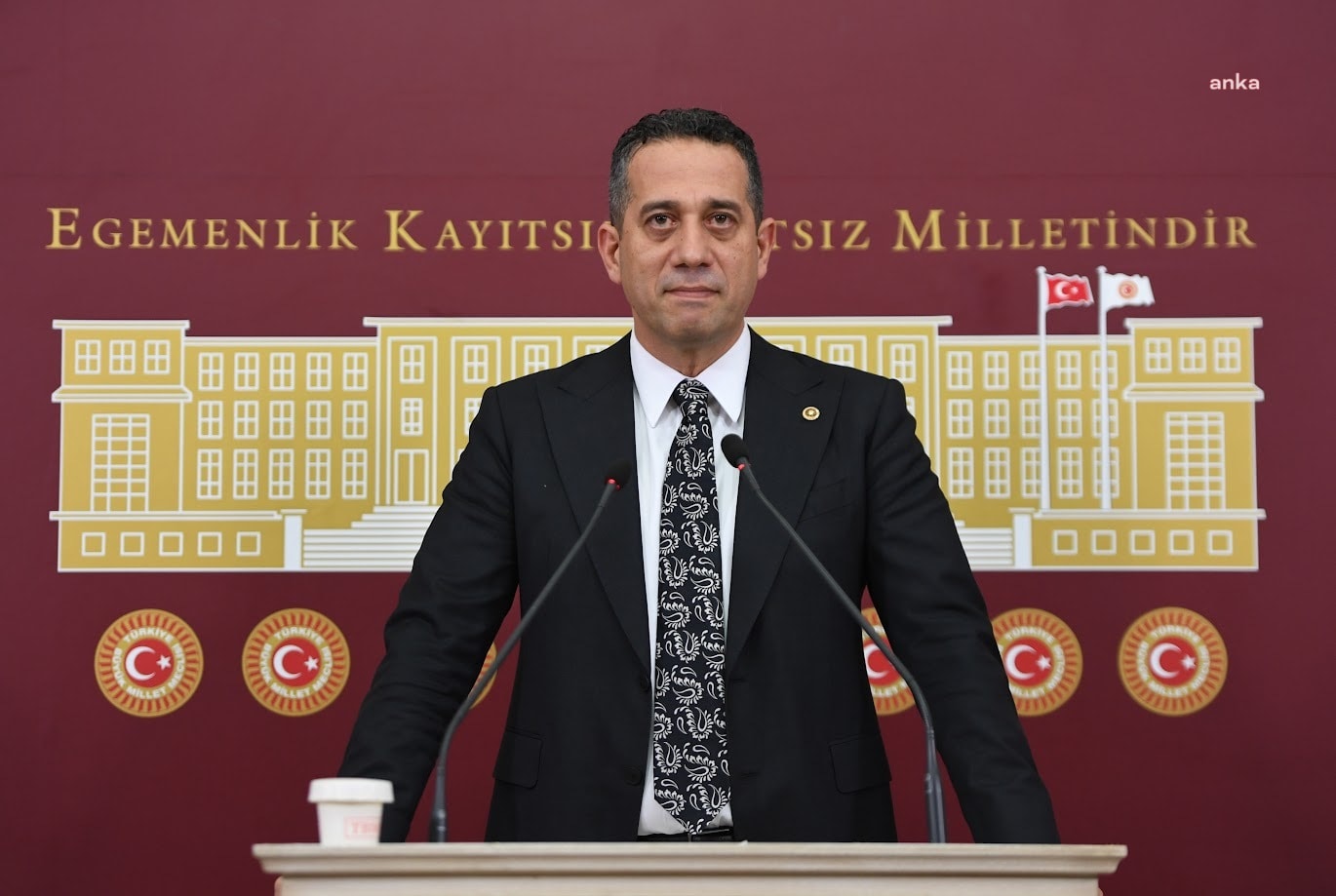 CHP'den Zühtü Arslan'a tebrik: Erdoğan'ın gözünün içine bak baka...