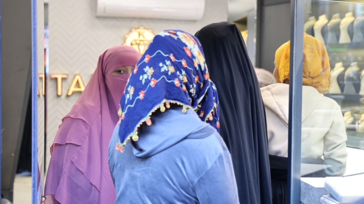 Yakalanan hırsızlar kuyumcuda tuvaletlerini yaptı