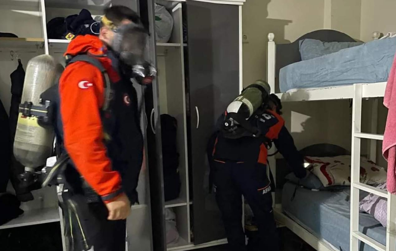 7 işçi, kıyafetlerinden sızan gazdan zehirlendi