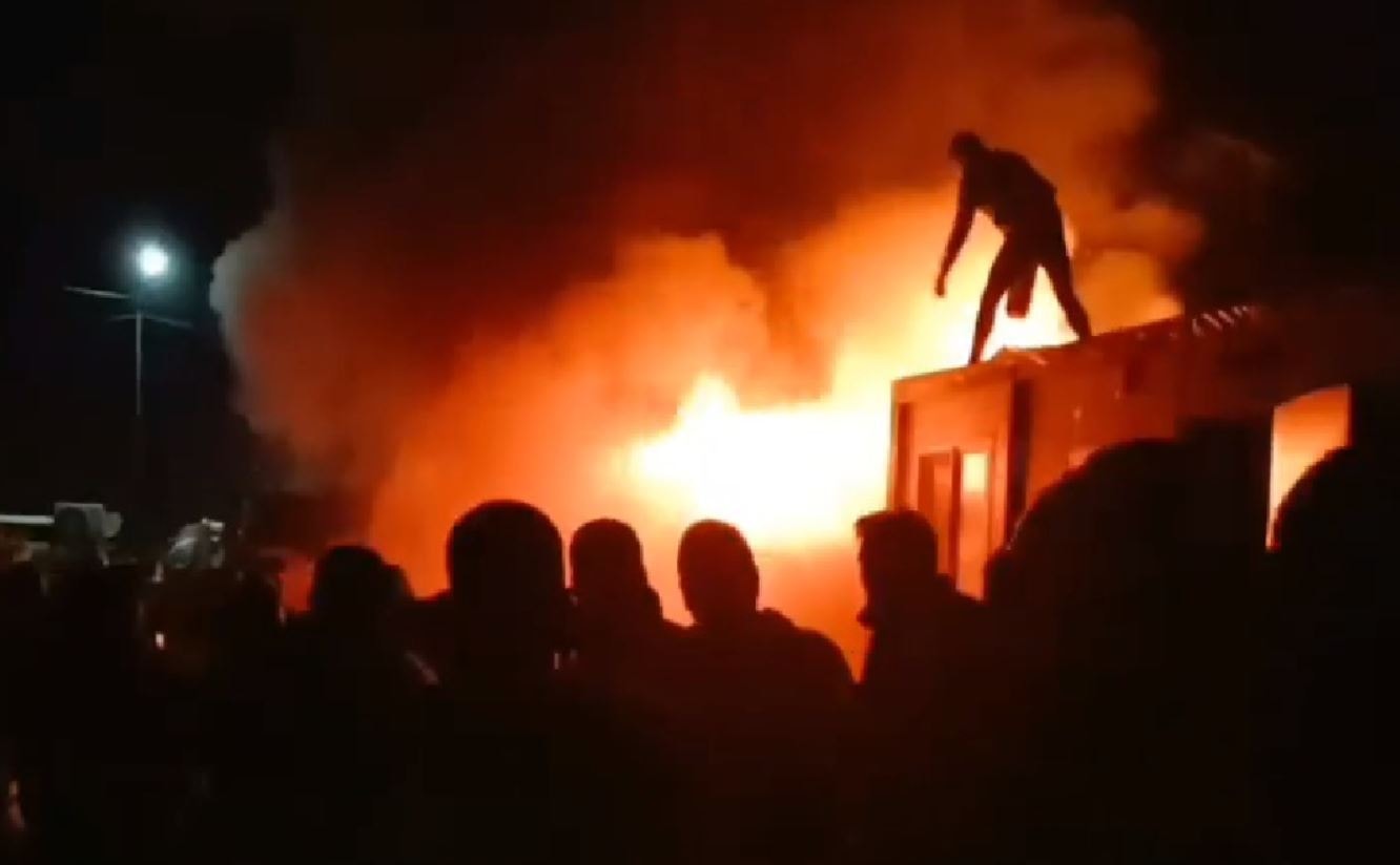 Depremzedelerin yaşadığı konteyner kentte yangın