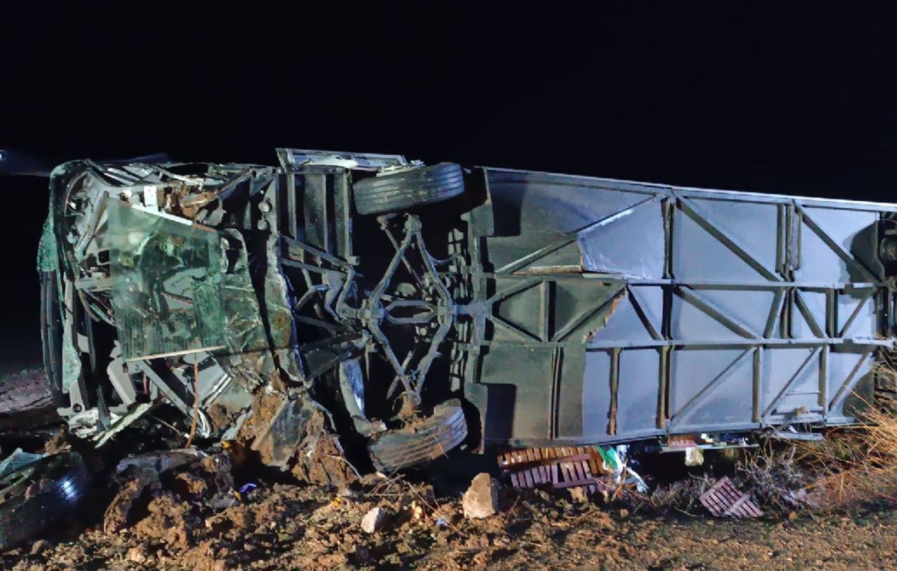 Yozgat'ta yolcu otobüsü devrildi: 1 ölü 18 yaralı