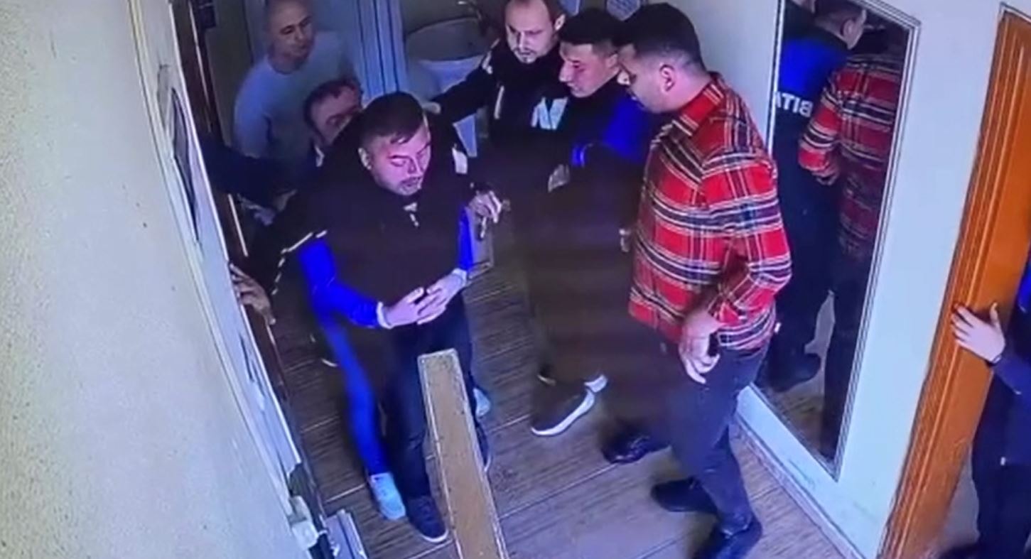 Yediği tatlı canından edecekti... Arkadaşından Heimlich manevrası