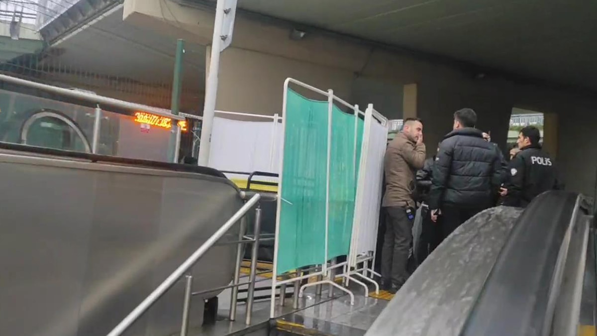 İstanbul’da yürüyen merdivene sıkışan işçi yaşamını yitirdi