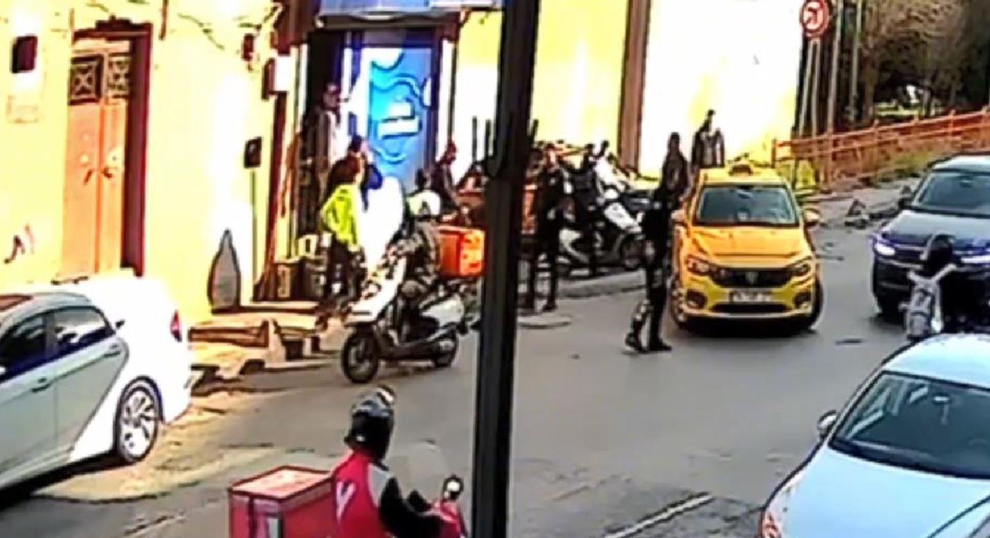 Tekel bayiine motosikletle bomba attılar