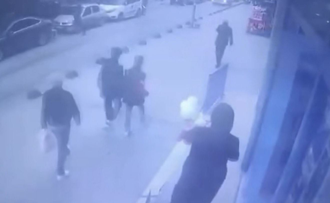 Bankadan çıkarken takip ettiler, para dolu poşetle kaçtılar