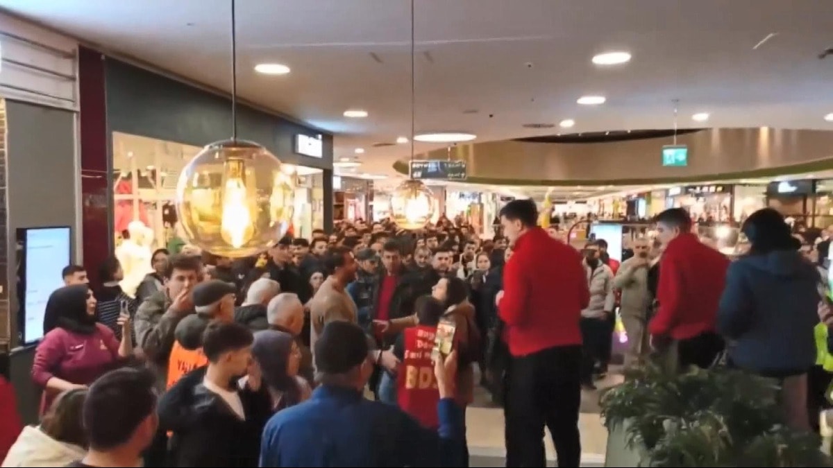 İstanbul AVM'deki eylemde 4 kişi gözaltına alındı