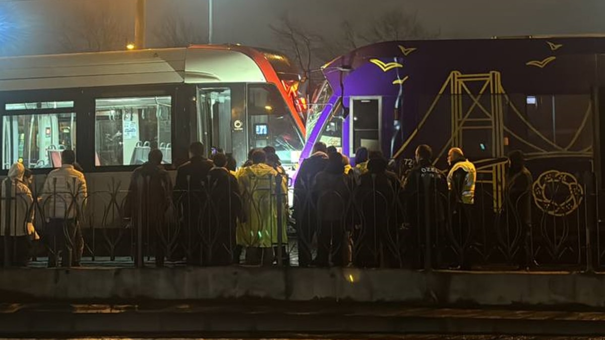 İstanbul’da tramvaylar çarpıştı