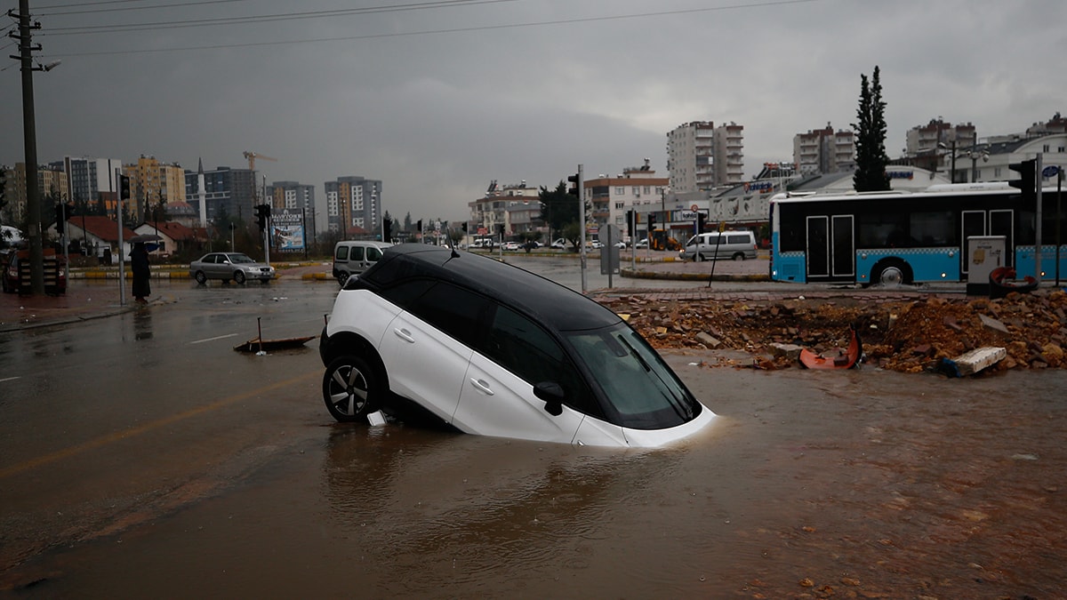 Antalya'daki sel felaketi sonrası bölgede turuncu alarm