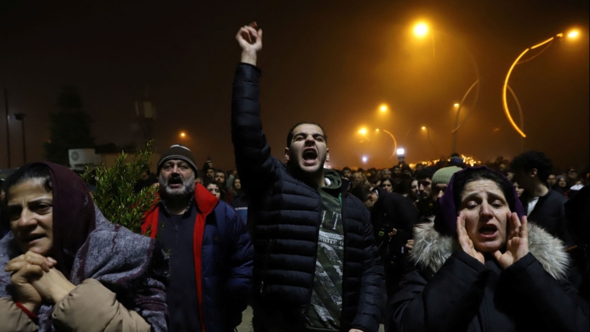 Hatay'da siyasetçilere deprem tepkisi