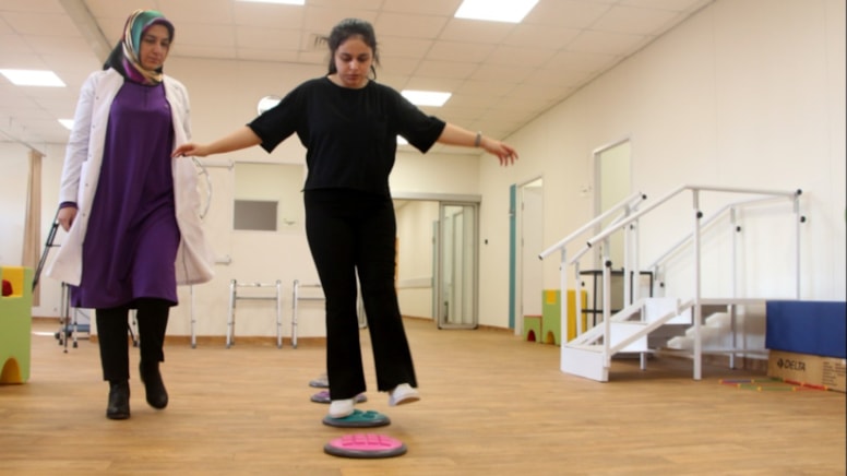 Sol bacağı kesilen depremzede Emine: Benim için yeniden yürümek hayaldi