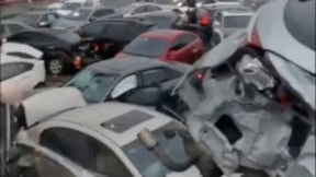 Olumsuz hava şartları kazaya sebep oldu: 100 araç birbirine girdi
