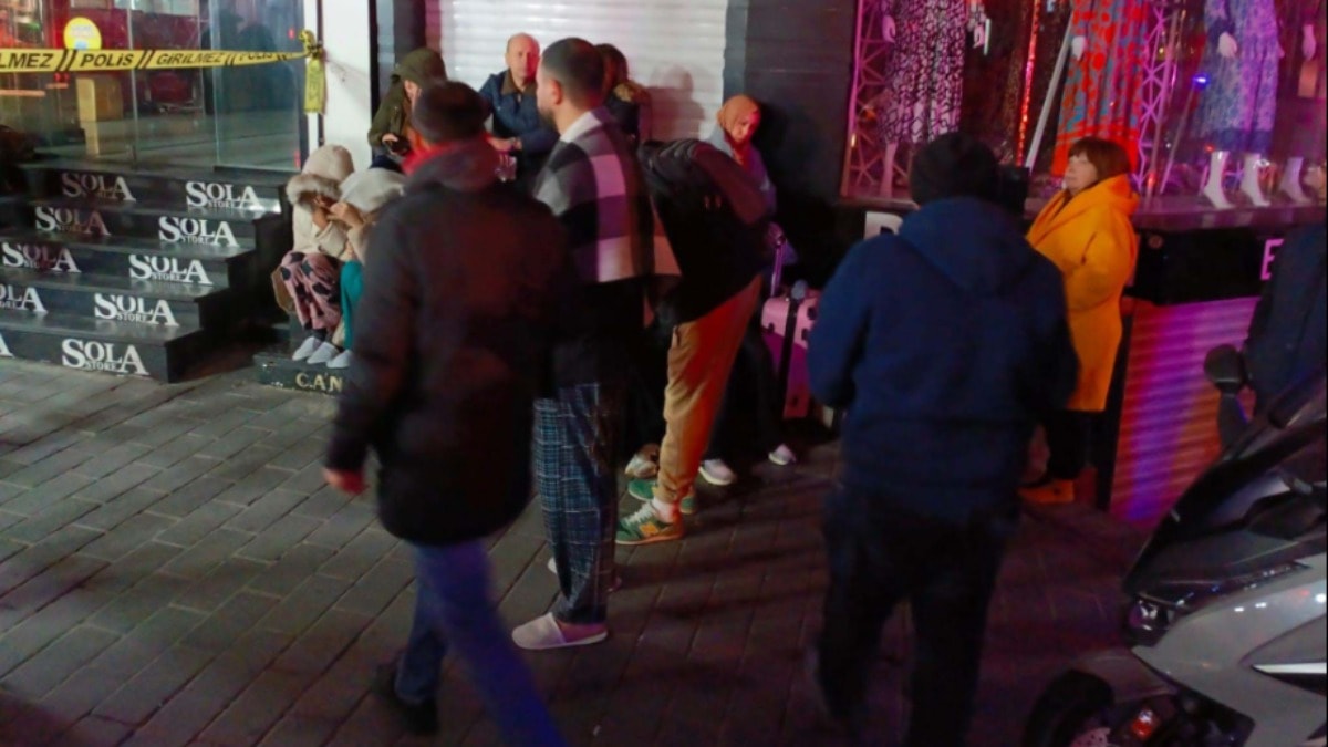 İstanbul'da otelde yangın paniği: Çarşafla inmeye kalktılar