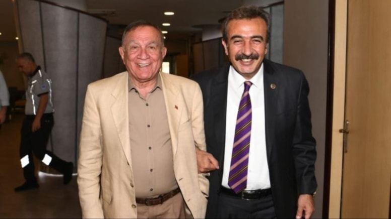 Seyhan Belediye Başkanı  Akif Kemal Akay, CHP'den istifa etti