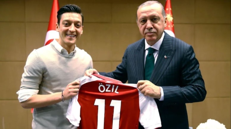 Alman basınından dikkat çeken iddia: Erdoğan ve AKP'yle bağı olan parti, Mesut Özil'i transfer edecek