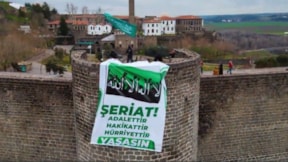 Diyarbakır'ı 'yaşasın şeriat' pankartlarıyla 'süslediler'